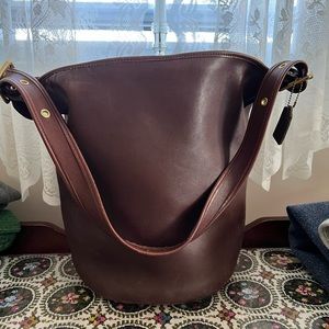 VINTAGE Beautiful COACH DUFFLE LEATHER BAG from the 1990’s.